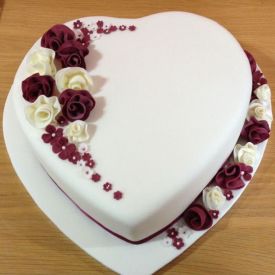 Vanilla Cake 1 Kg Heart Shaped